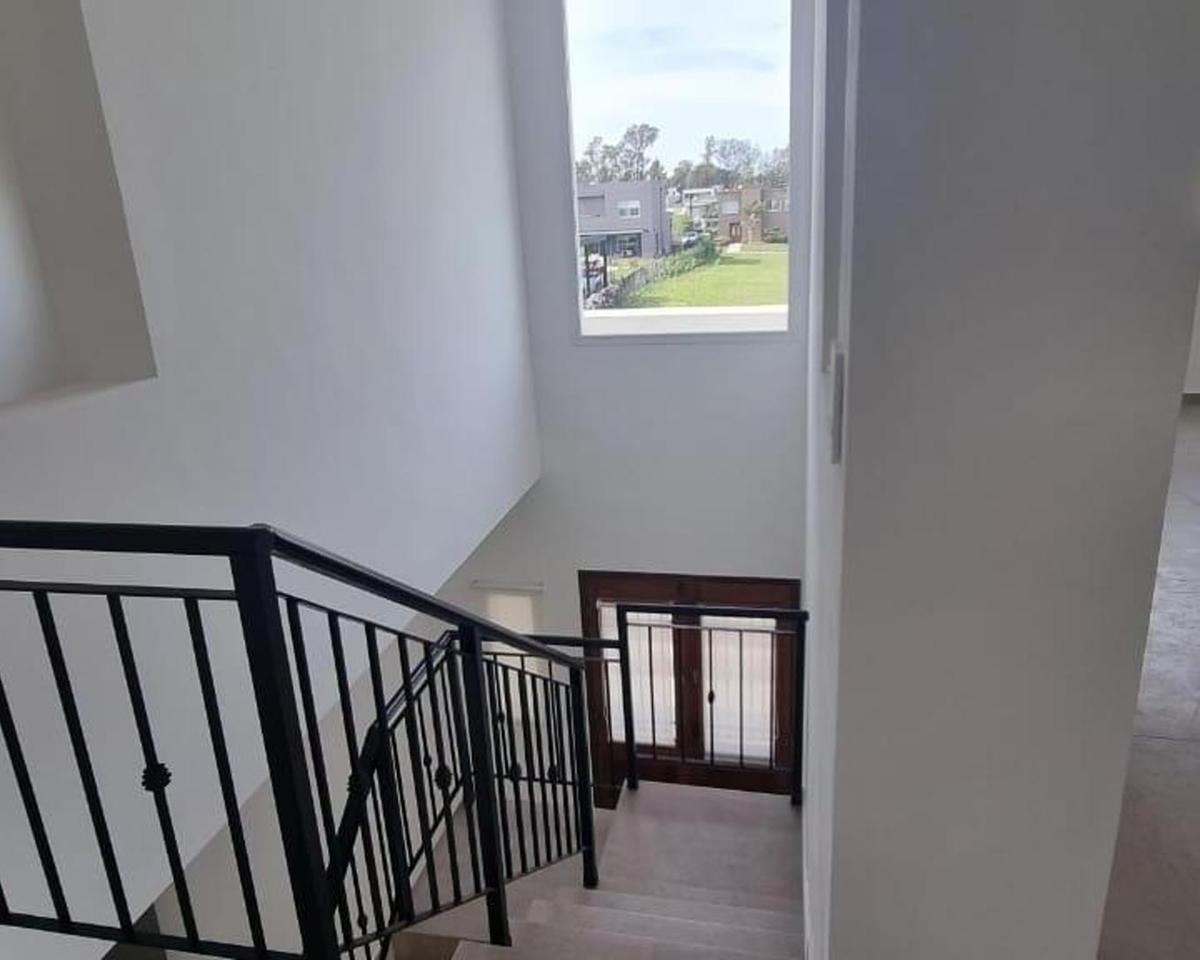Foto de Venta | Casa 8 amb | Santa Elena PDE, imagen 4
