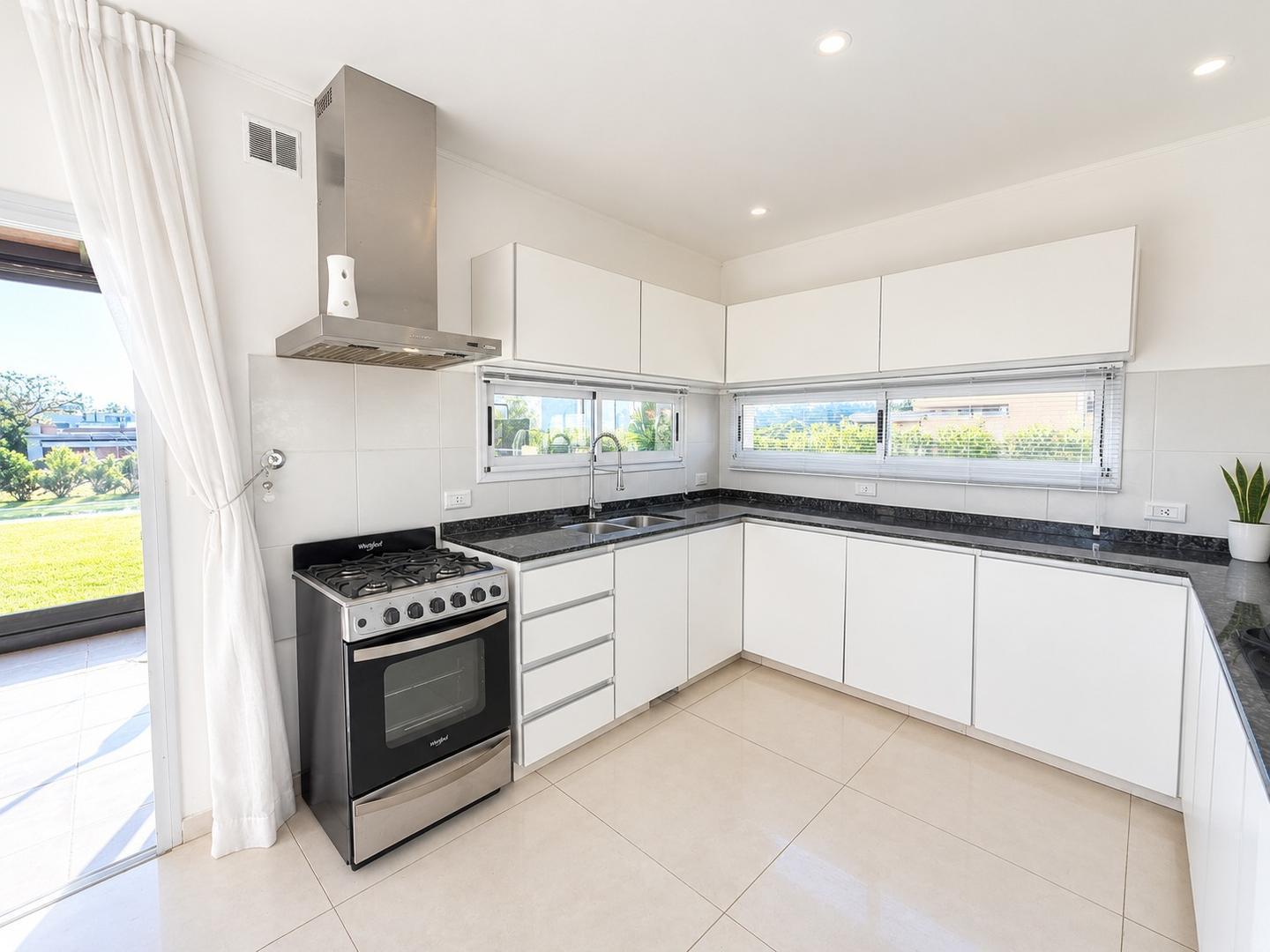Foto de Casa en Venta en Santa Elena, imagen 2