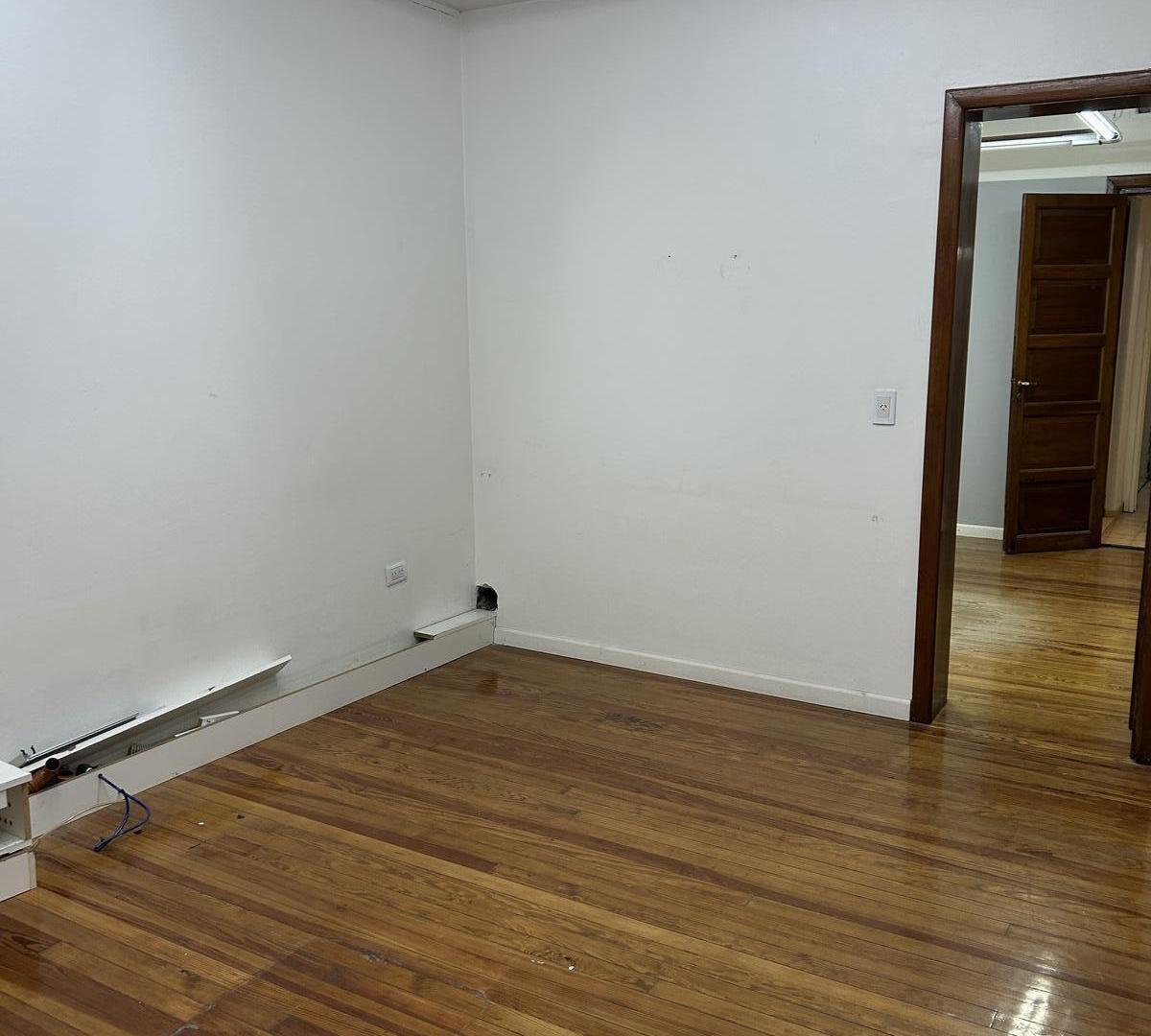 Foto de ALQUILER PH AL FRENTE PARA USO PROFESIONAL – AVELLANEDA AL 400, imagen 4