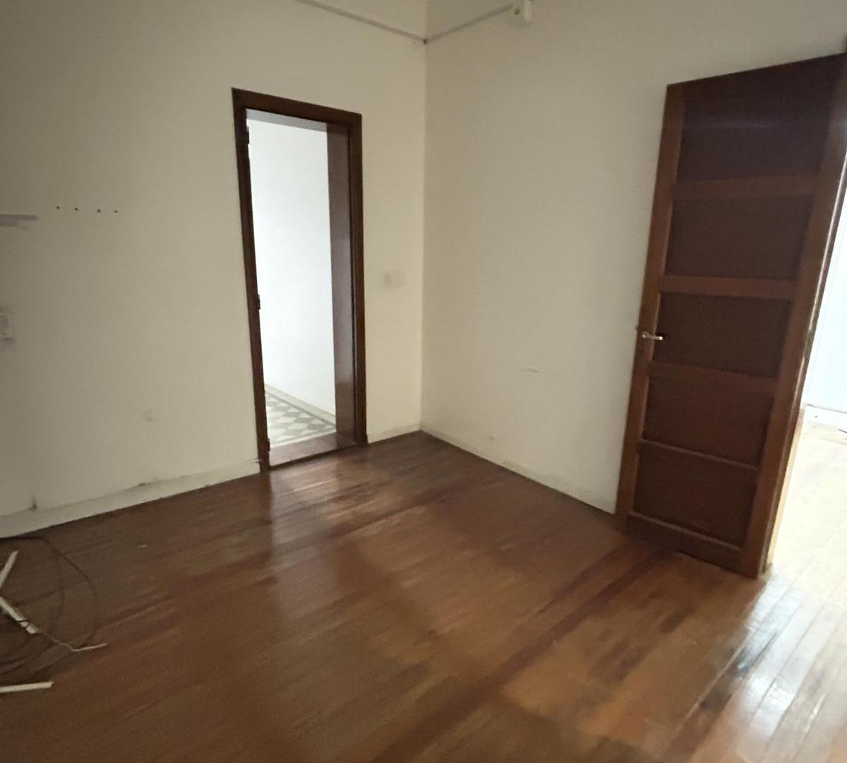 Foto de ALQUILER PH AL FRENTE PARA USO PROFESIONAL – AVELLANEDA AL 400, imagen 3