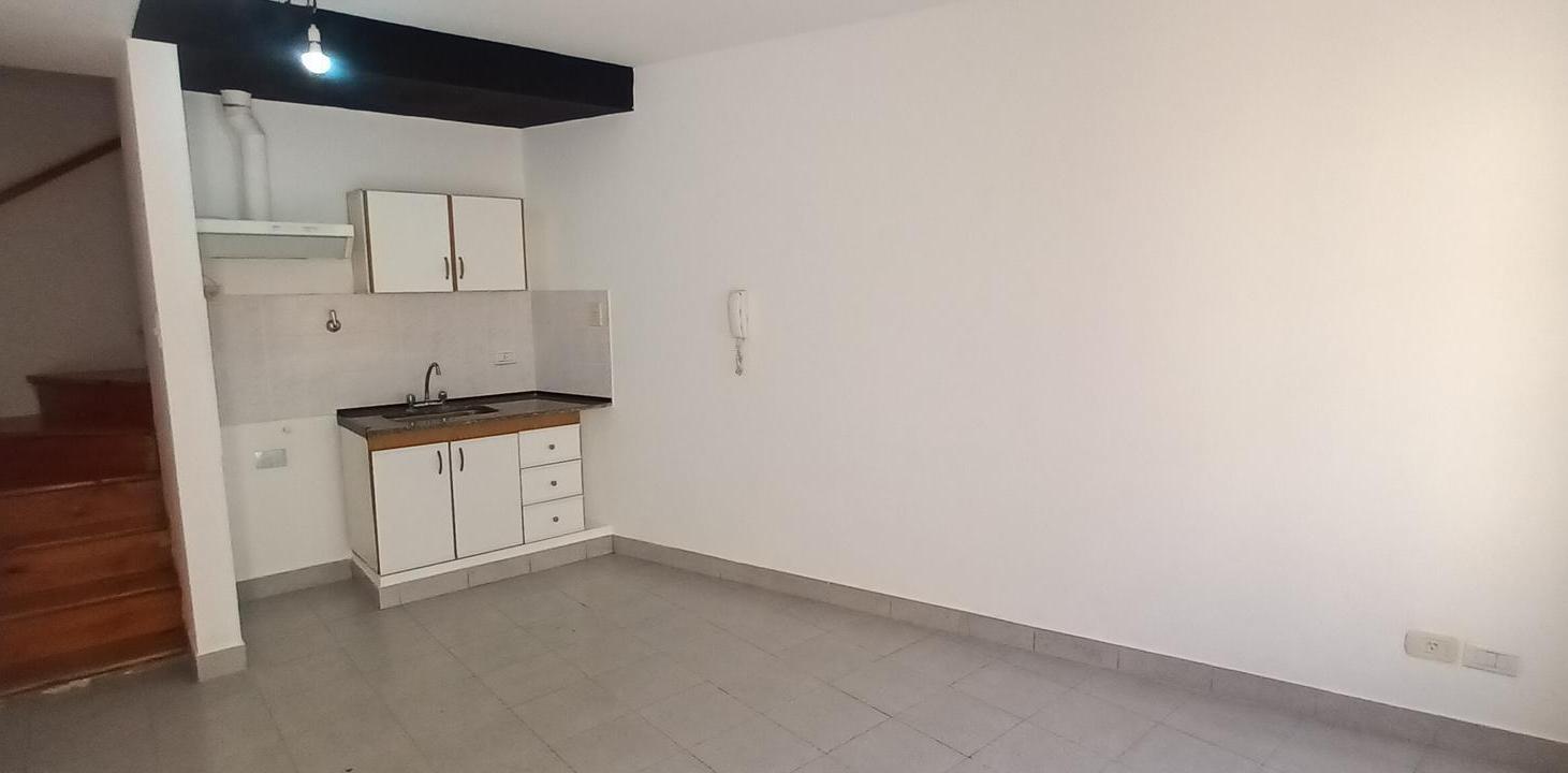 Foto de Alquiler en Bernal PH tipo Duplex interno sobre calle Ituzaingo al 700, imagen 1