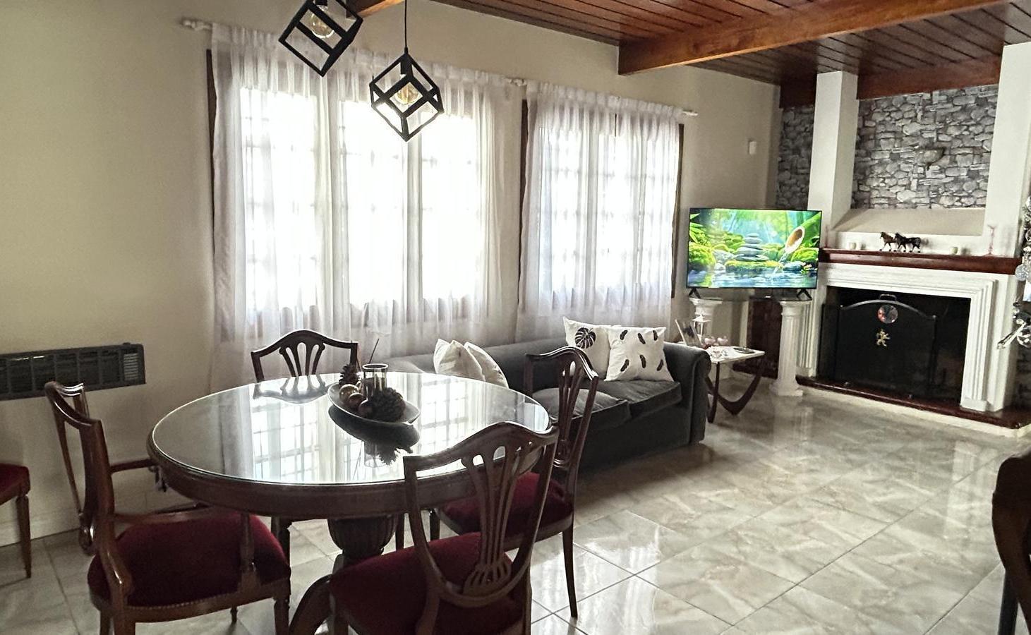 Foto de Casa Venta Barrio Parque Bernal, imagen 1