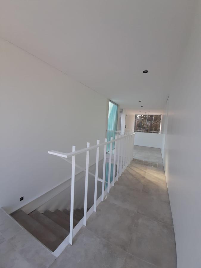 Foto de Local en venta 40 mts2 en Paseo Nirvana ( Patio) - Cno Belgrano y 478, imagen 2