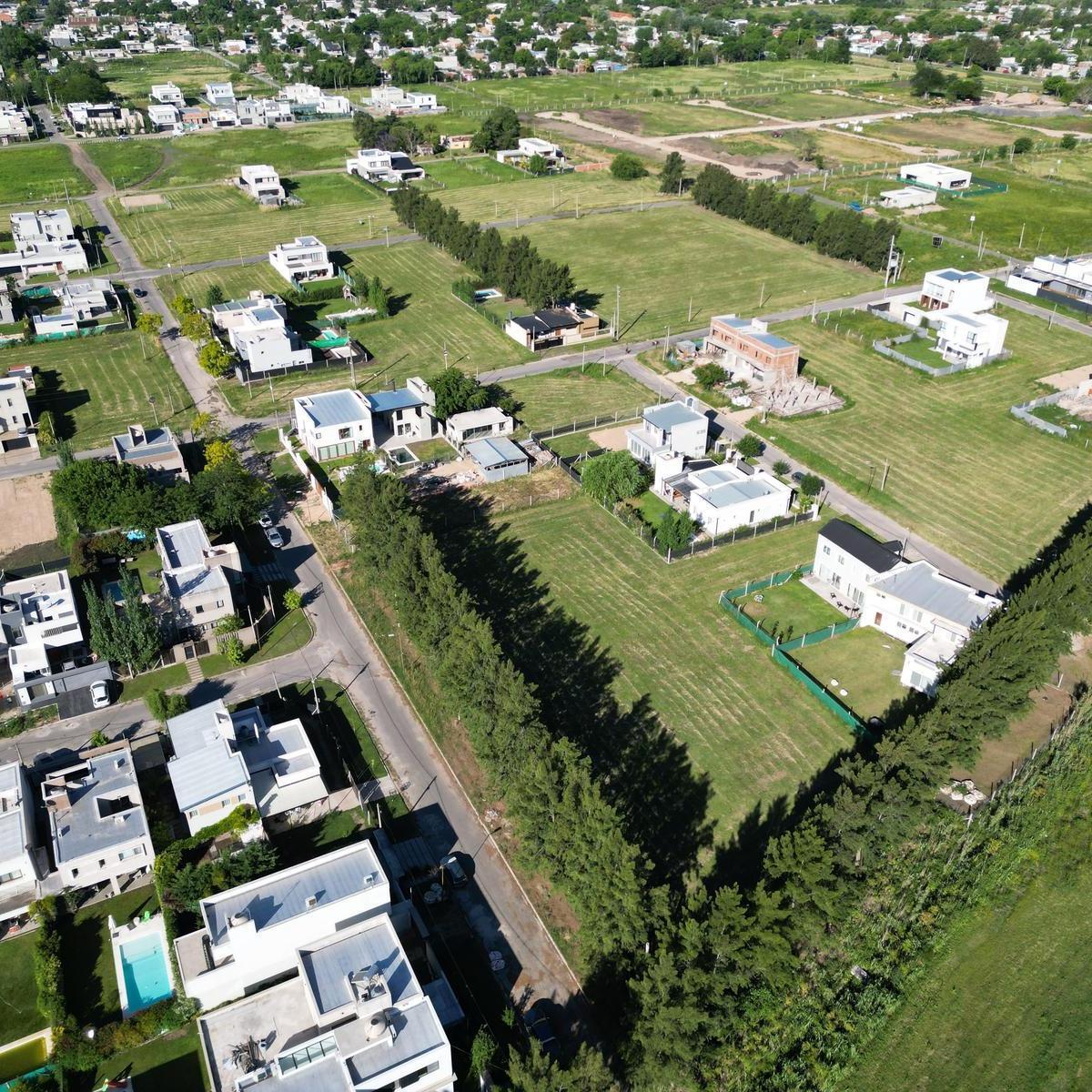 LOTE 10 x 44 mts en Barrio Don Carlos I 507 y 138 - J. Hernández -La Plata
