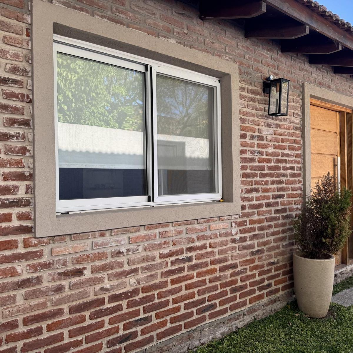 Casa en City Bell, 3 Dorm. con Pileta Calle 462 14a y 14b 4