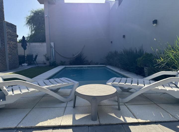 Casa en City Bell, 3 dorm. con Pileta calle 462 14a y 14b 4