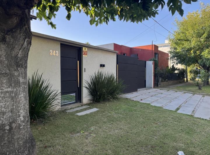 Casa en City Bell, 3 dorm. con Pileta calle 462 14a y 14b 3