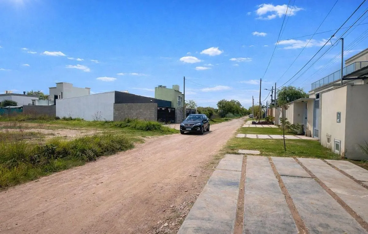 OPORTUNIDAD LOTE EN VENTA EN CALLE 8 ENTRE 491 Y 492 - VILLA CASTELLS 4