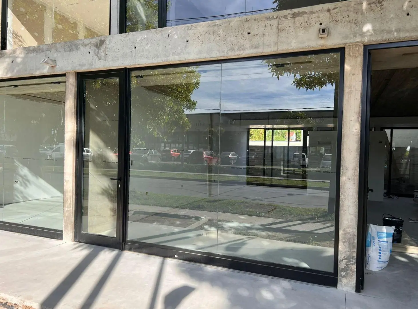 LOCAL en ALQUILER a estrenar - 485(MITRE) e/ 137 y 138 -JOAQUIN GORINA - LA PLATA 4