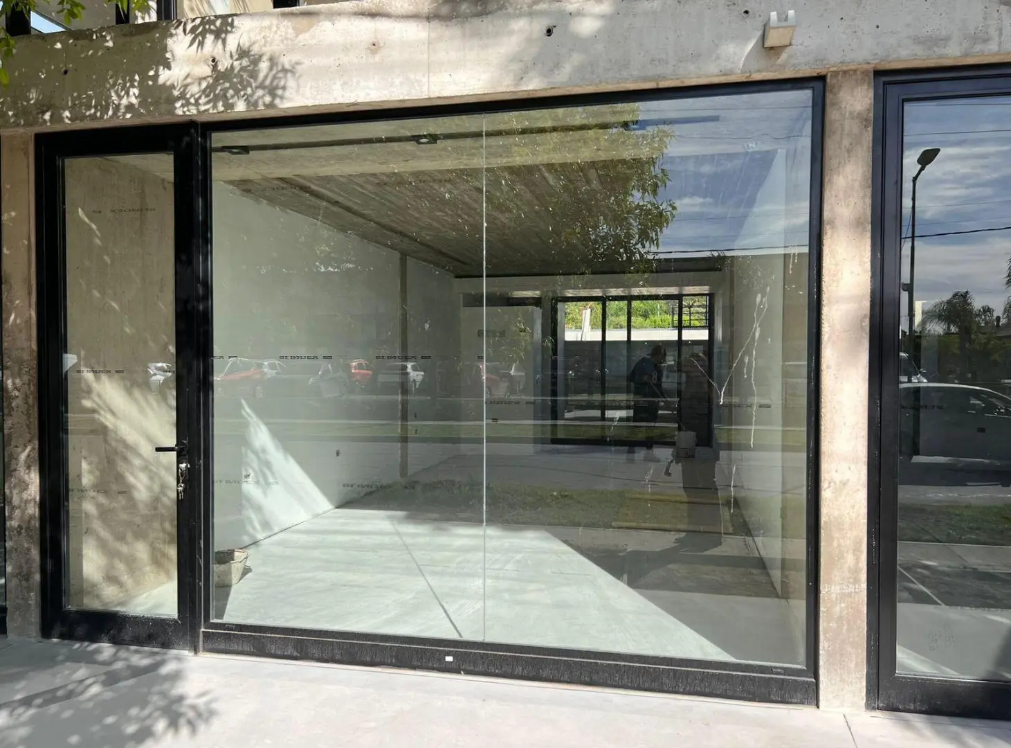 LOCAL en ALQUILER a estrenar - 485(MITRE) e/ 137 y 138 -JOAQUIN GORINA - LA PLATA 5