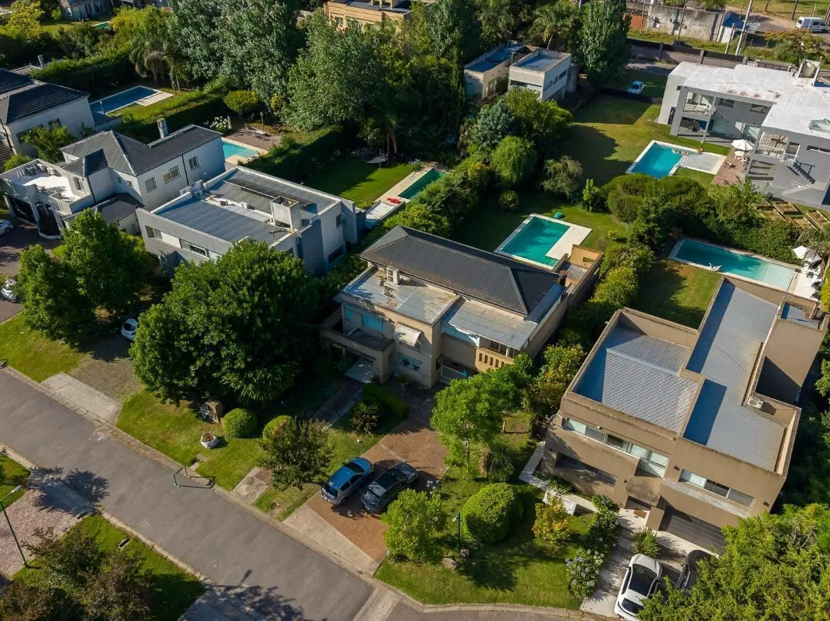 CASA EN VENTA APTA BANCO UBICADA EN BARRIO CERRADO SAN JOAQUIN I - 139 ESQ 485- J. GORINA - LA PLATA 5