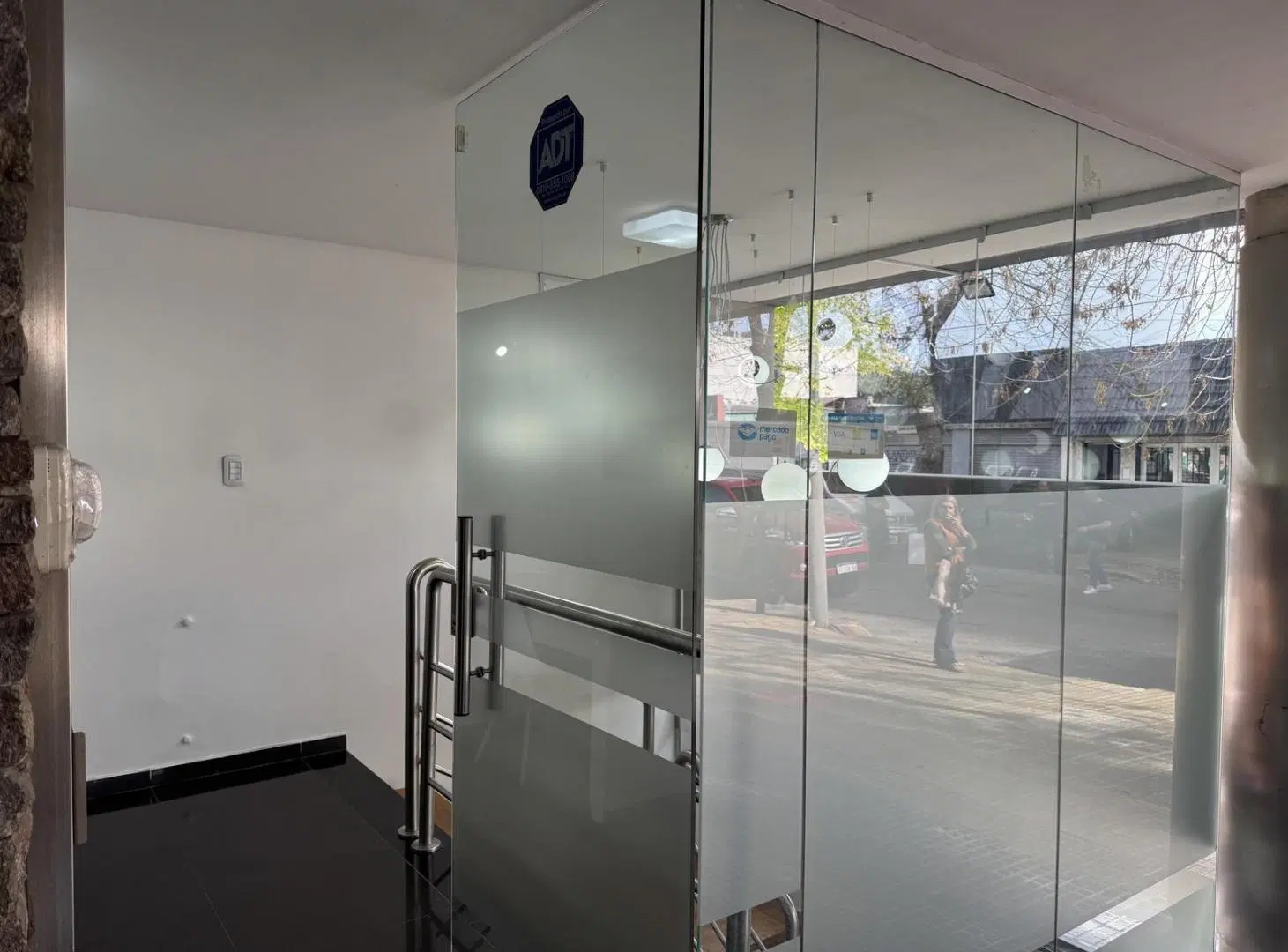 VENTA LOCAL COMERCIAL AL FRENTE - 12 e/ 34 y 35 - LA PLATA 5