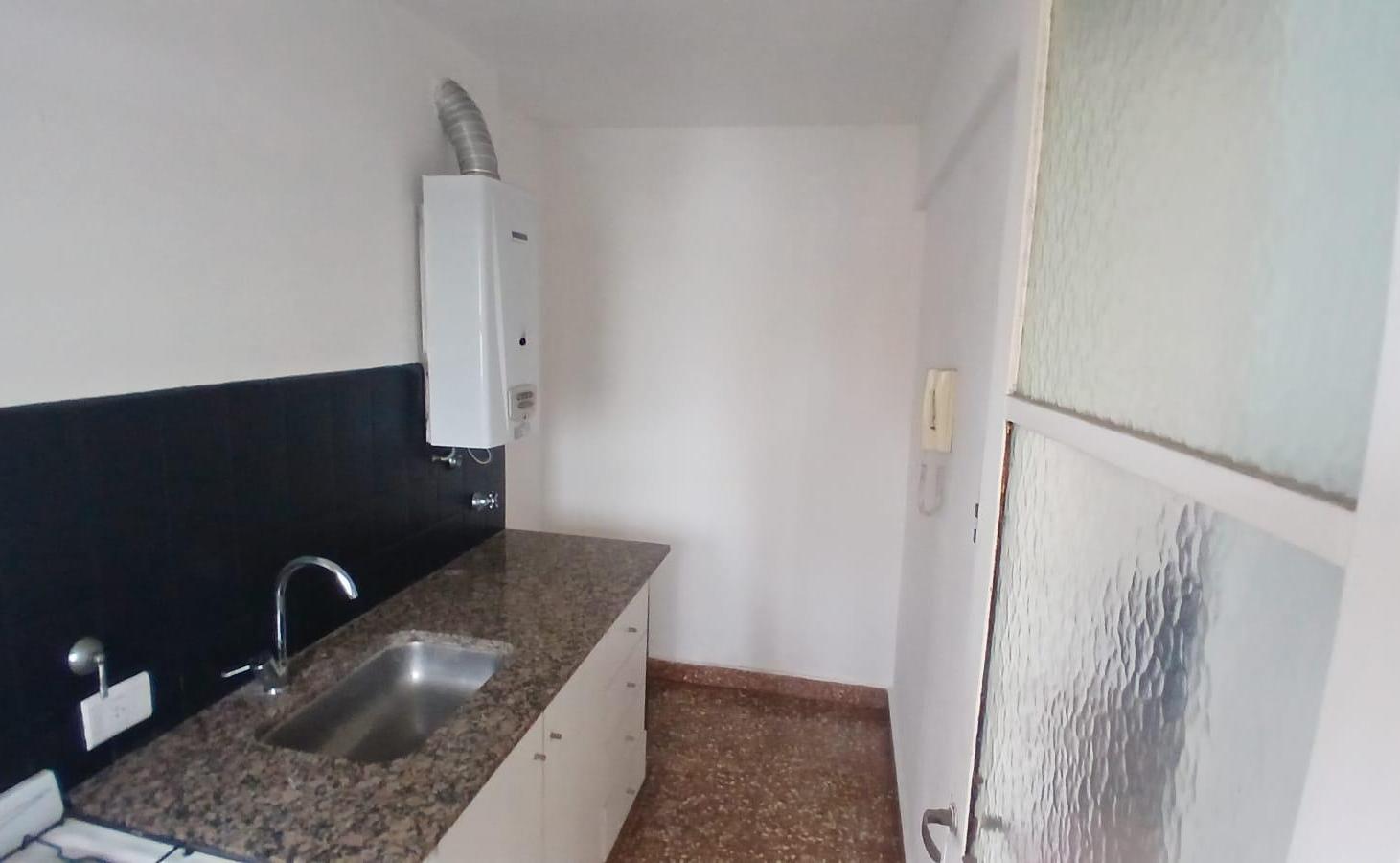 Foto de Dpto 1 dormitorio al frente- 9 y Diag 74-VENTA, imagen 5
