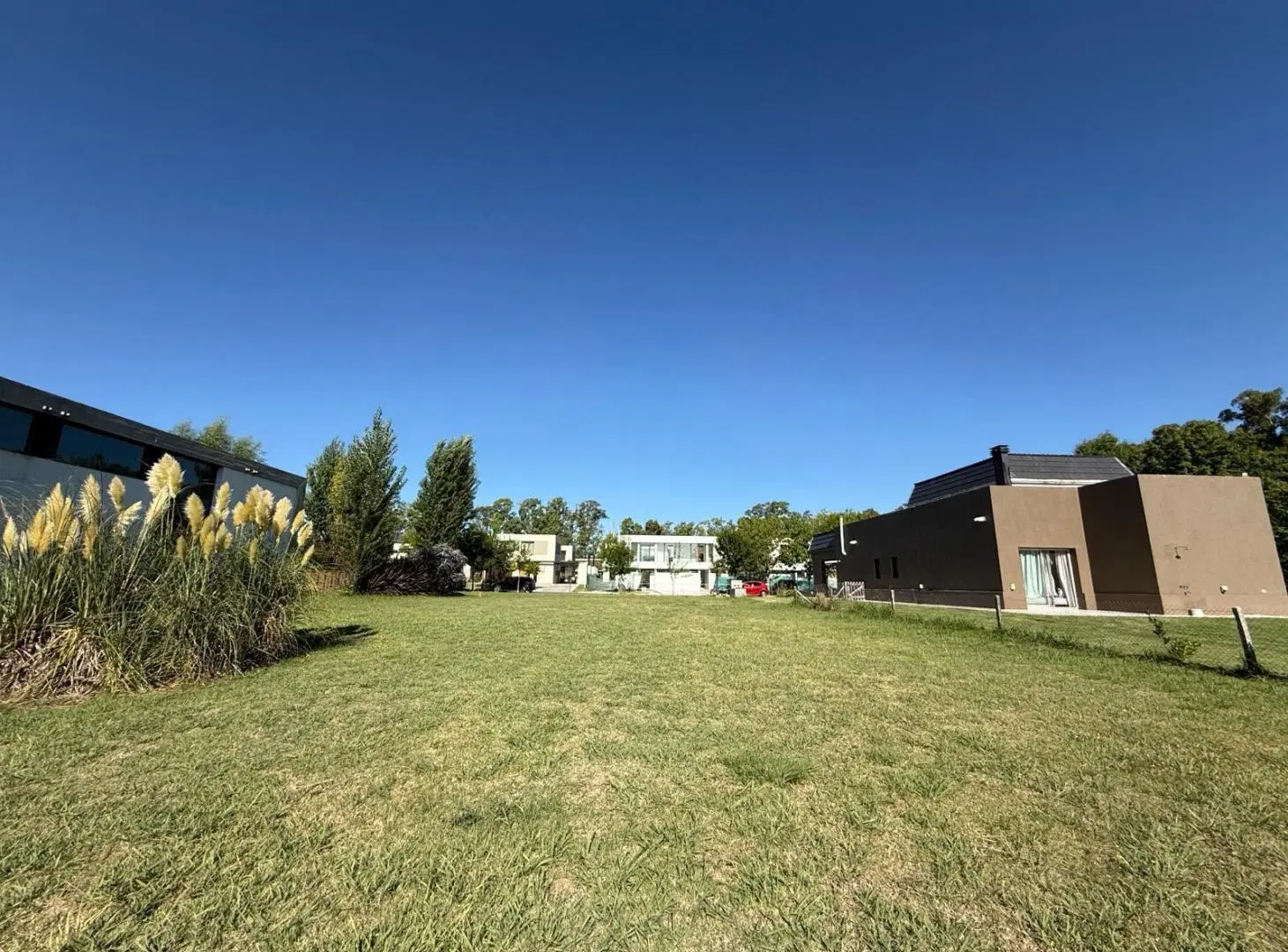 LOTE EN GRAND BELL - BARRIO PRIVADO CITY BELL  - 990 MTS 3