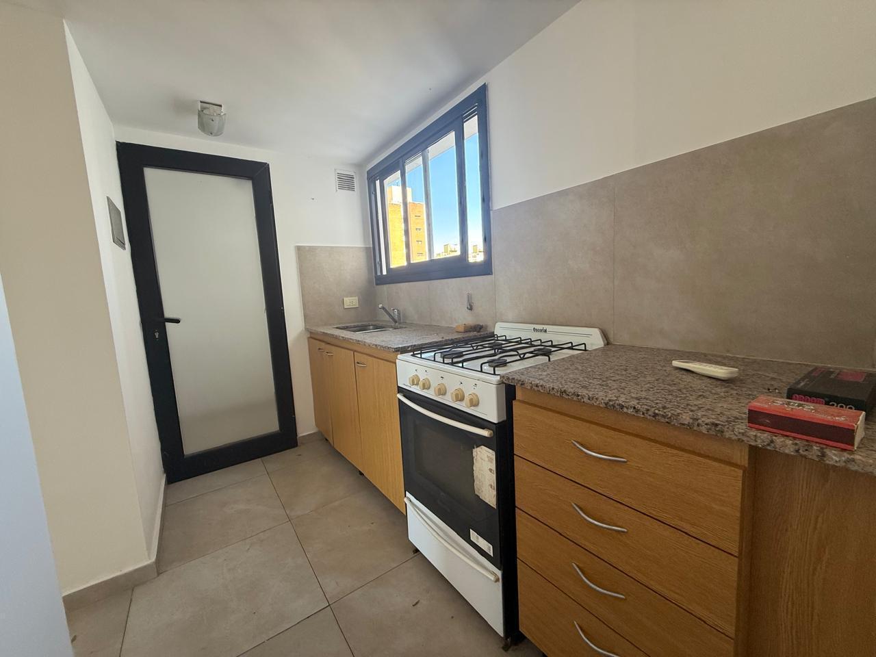 Foto de ALQUILER DEPARTAMENTO 1 DORMITORIO CON COCHERA - CALLE 6 e/ 60 y 61 - LA PLATA, imagen 5
