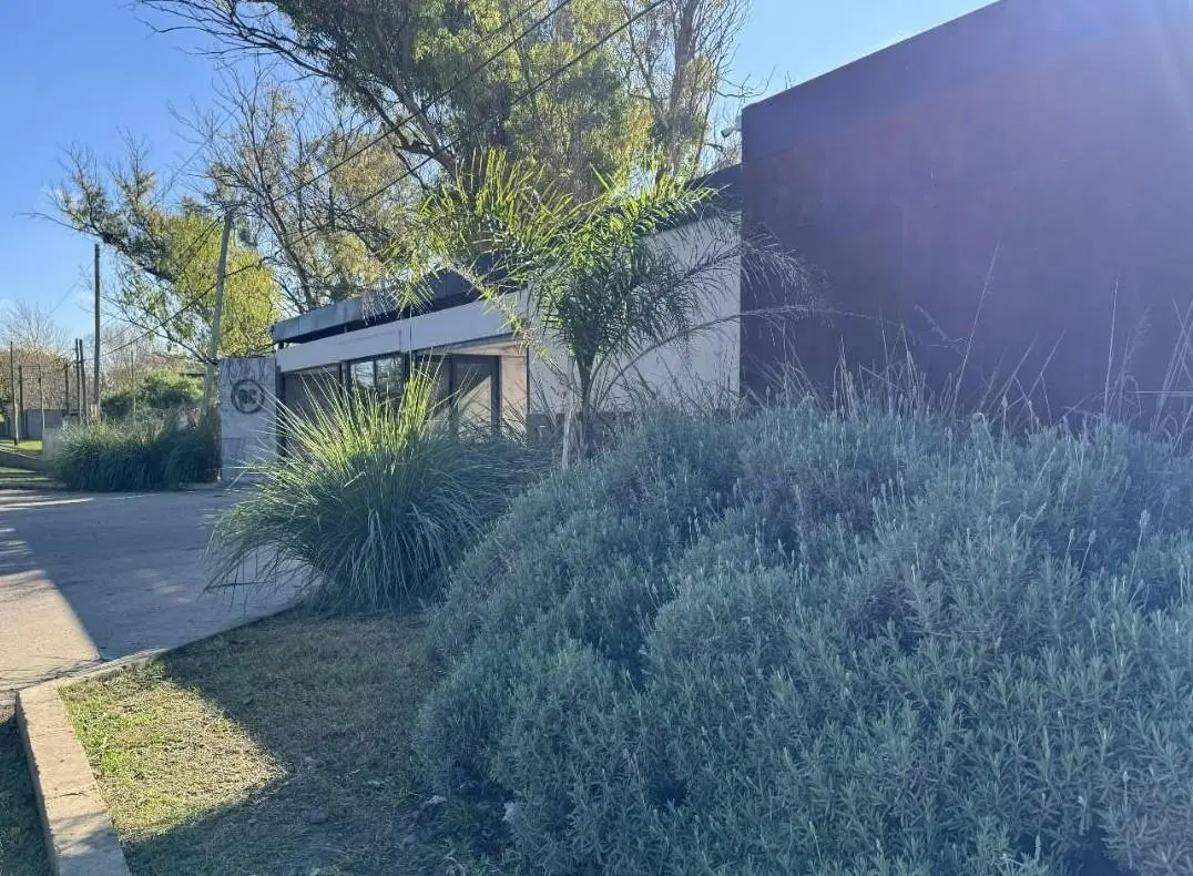 Lote en venta de 401 m2 en Barrio cerrado Pueblo DC I, calle 133 entre 505 y 506 3