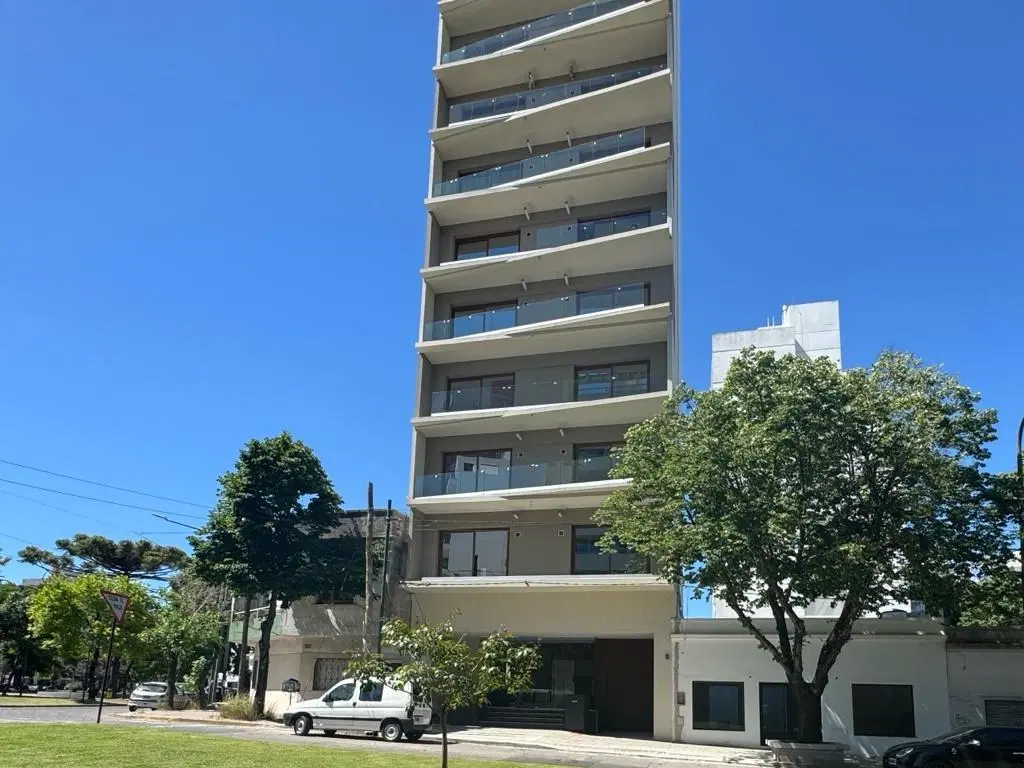 PISO - DEPARTAMENTO PREMIUM DE 3 DORM - COCHERA EN PLAZA AZCUÉNAGA-AV. 19 e/ 44 y 45 - La Plata 4