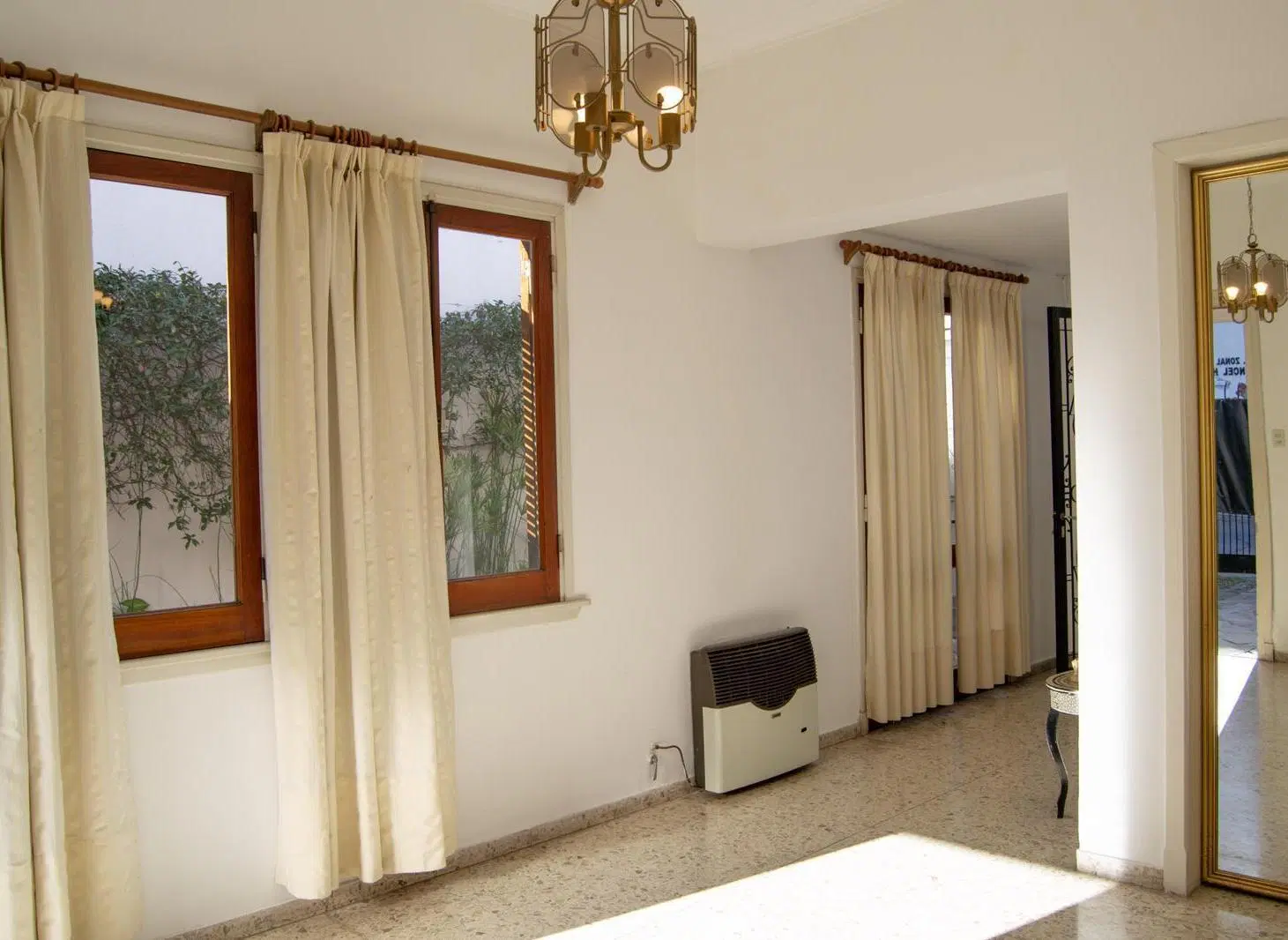 Casa en venta - una planta - de 2/3 dormitorios con jardín, pileta y quincho - 67 8 y 9 | La Plata 5