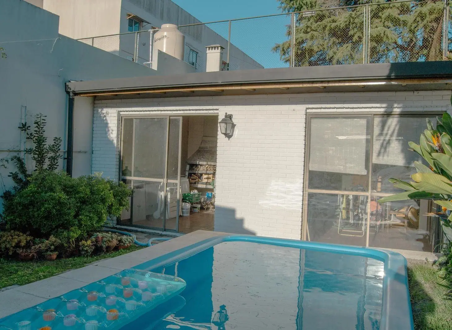 Casa en venta - una planta - de 2/3 dormitorios con jardín, pileta y quincho - 67 8 y 9 | La Plata 4
