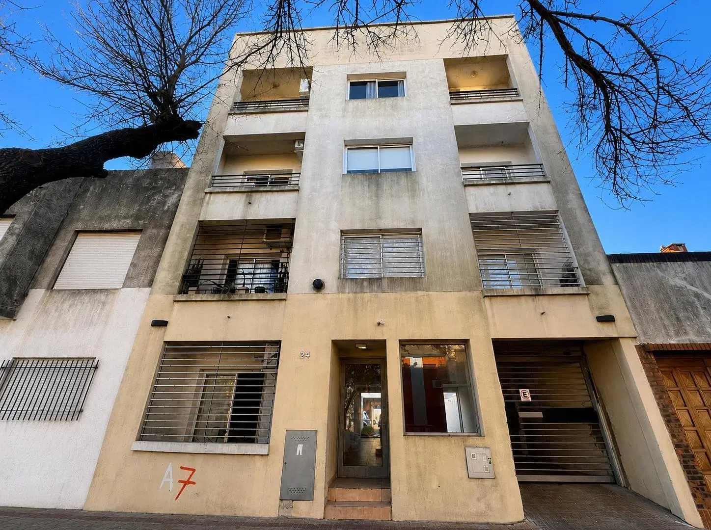 VENTA DEPTO 1 DORM. PLANTA BAJA AL FRENTE - PATIO Y COCHERA - Calle 20 e/ 32 y 33 La Plata 3