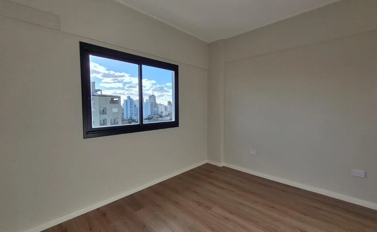 Semipiso pasante de 2 dormitorios con cochera | Diseño, amplitud y calidad en una ubicación privileg 8