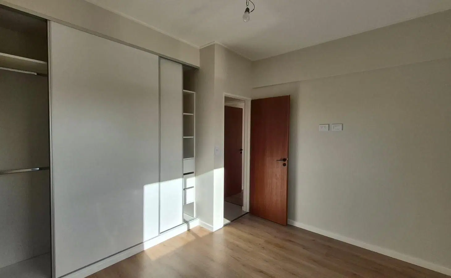 Semipiso pasante de 2 dormitorios con cochera | Diseño, amplitud y calidad en una ubicación privileg 4