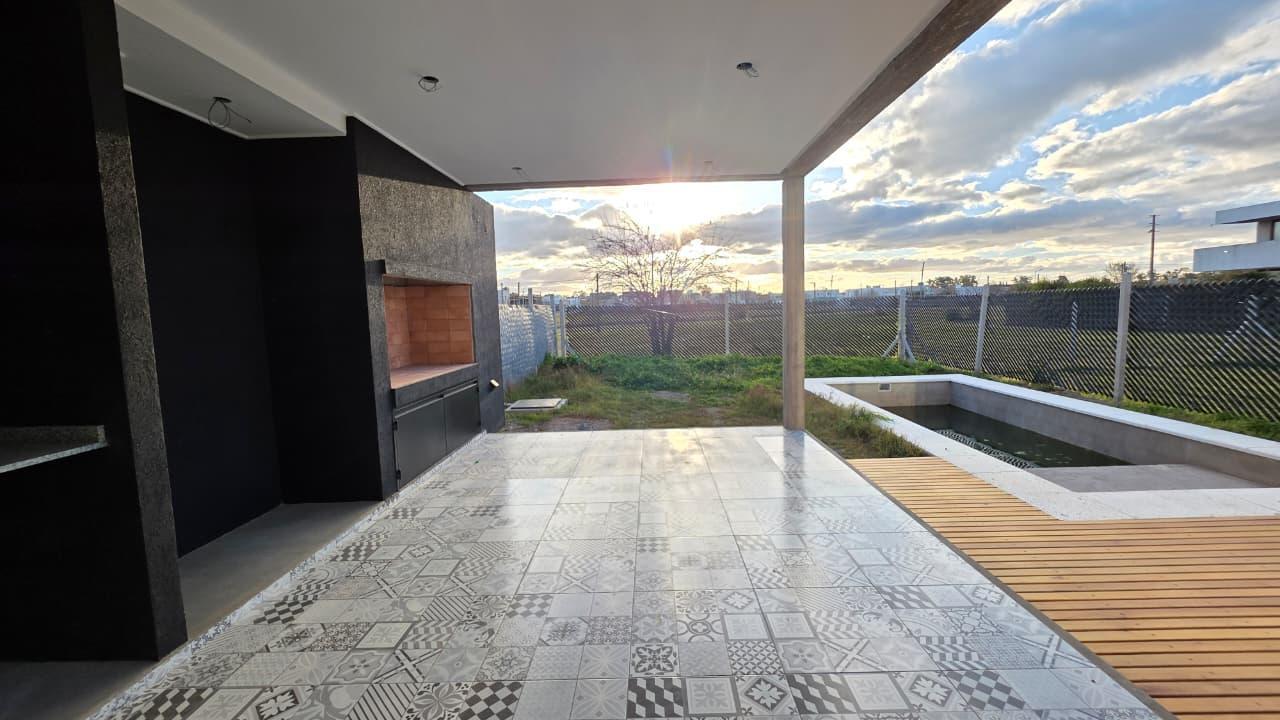 Foto de VENTA CASA 3 DORM A ESTRENAR- PISCINA- PARQUE- BARRIO DON CARLOS -507 Y, imagen 5