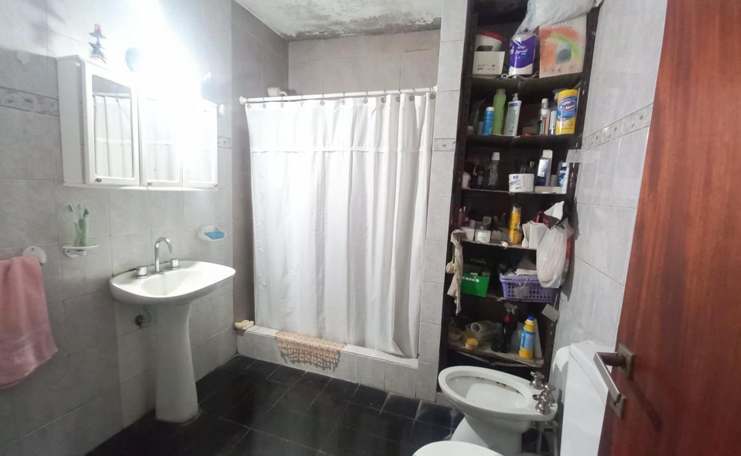 Foto de VENTA Casa 2 dormitorios - Parque - Cochera- Calle 158 y 65 - Los, imagen 4