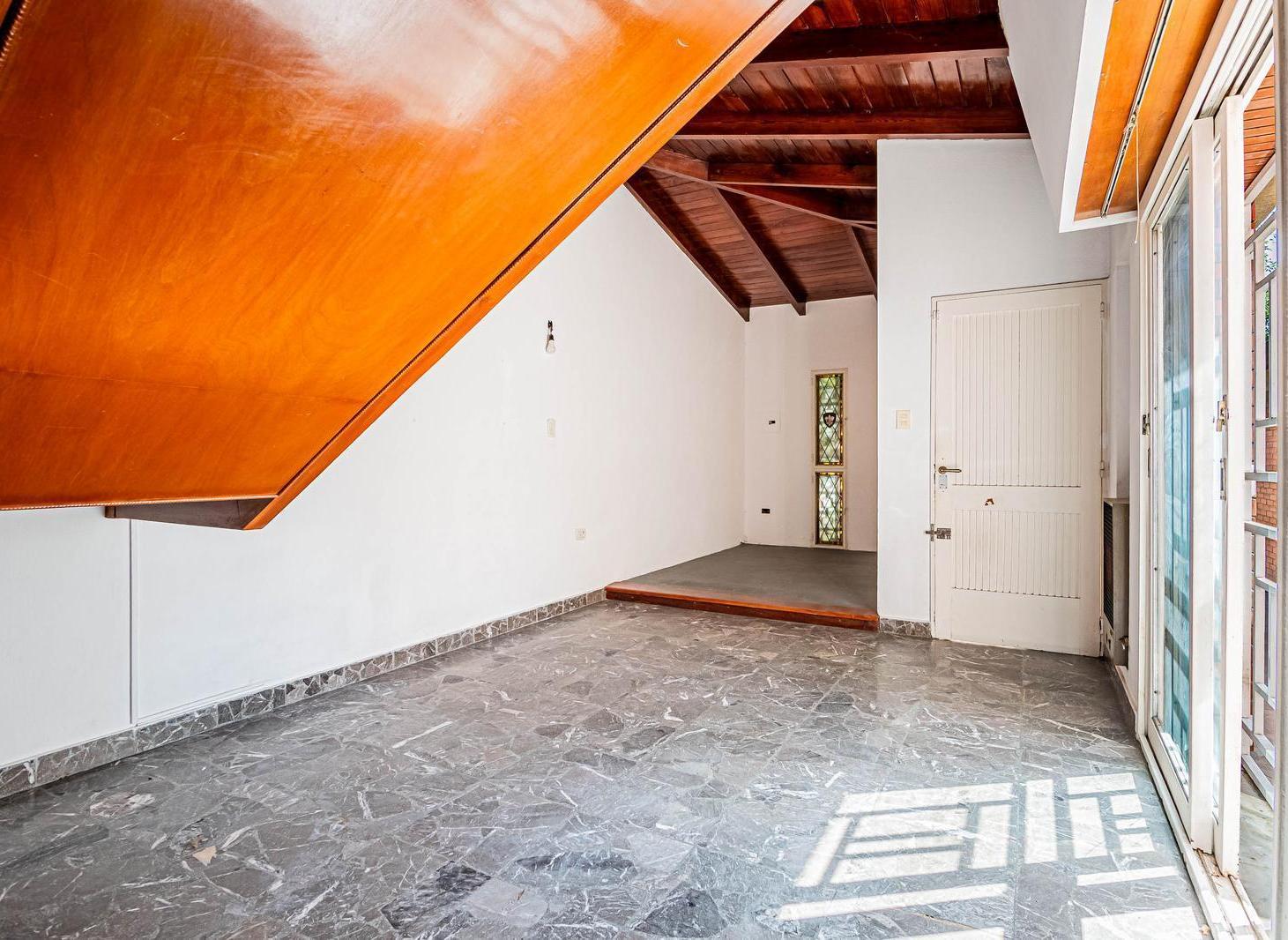 Foto de Casa en Venta 3 dormitorios más estudio en La Loma -28 entre 39 y 40, imagen 4