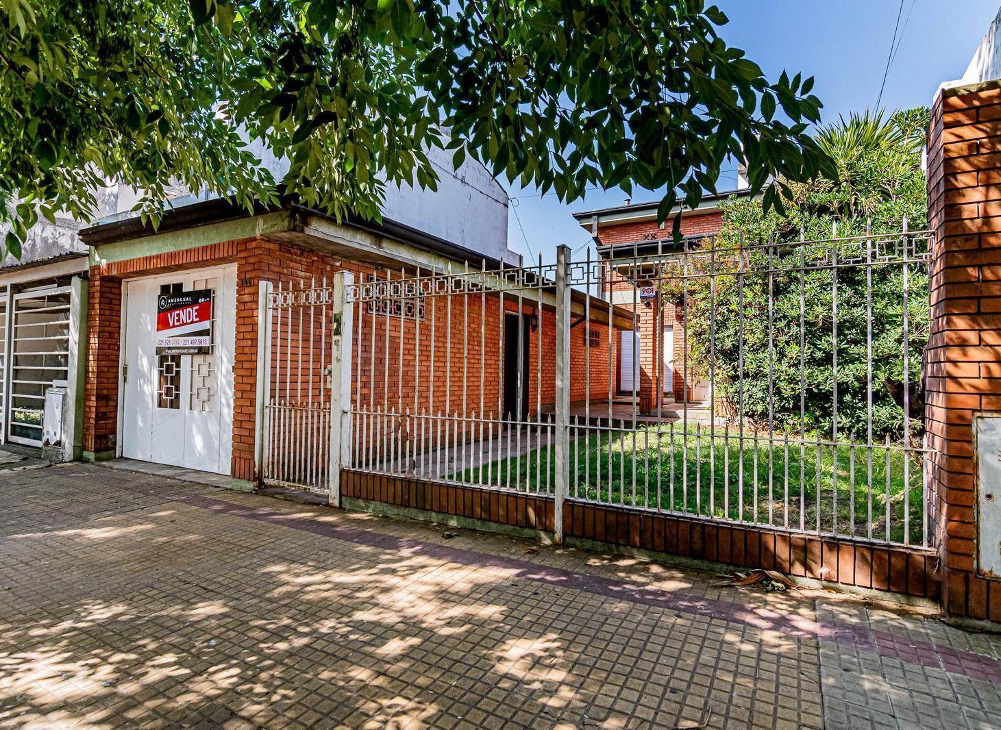 Foto de Casa en Venta 3 dormitorios más estudio en La Loma -28 entre 39 y 40, imagen 1
