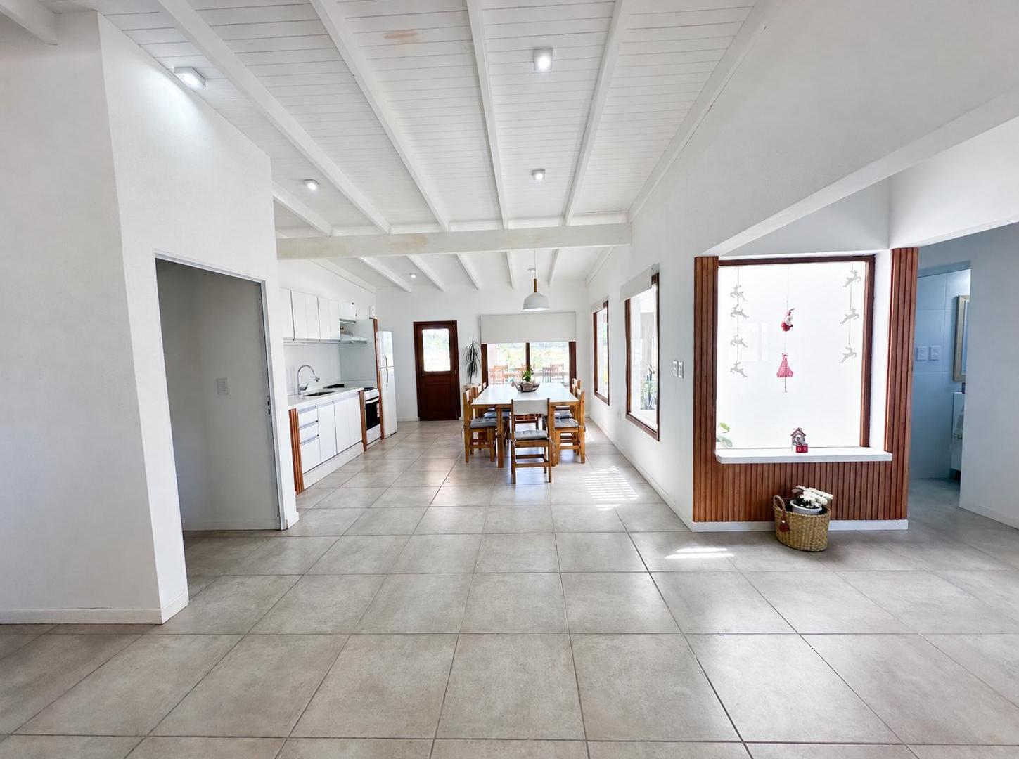 Foto de Venta Casa 3 Dormitorios y piscina a estrenar Barrio Cerrado Ribera 160, imagen 2