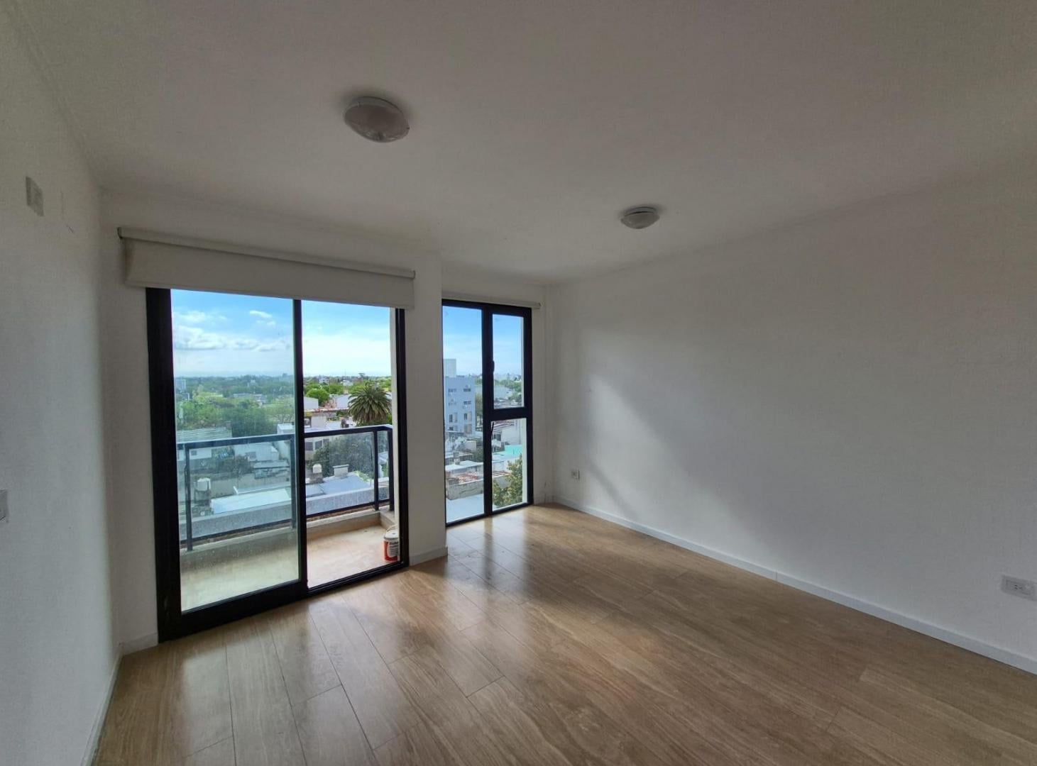 Foto de MODERNO MONOAMBIENTE EN ALQUILER CON COCHERA – AV. 38 ENTRE 17 Y 18, imagen 3