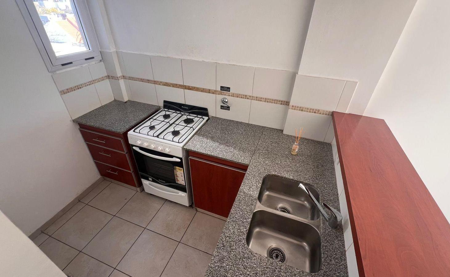 Foto de Monoambiente en Alquiler con Balcón Calle 42 entre 17 y 18 La Plata, imagen 4