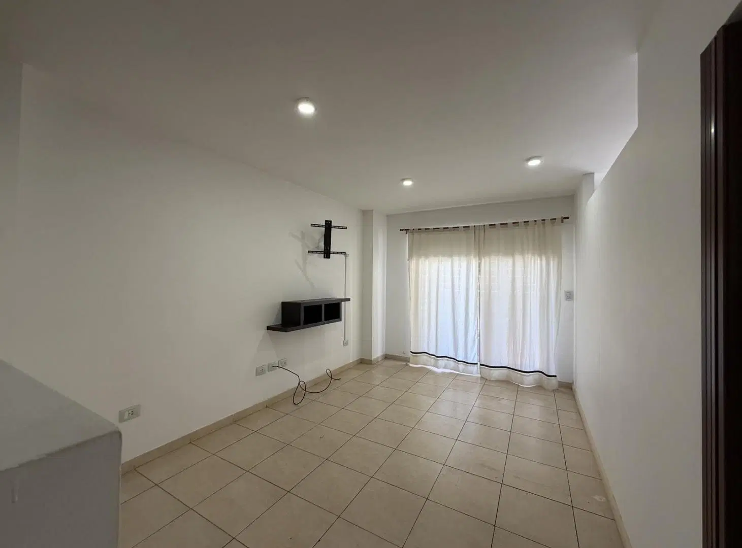 ALQUILER - Pte. Roca / San Lorenzo - 1 dorm 4