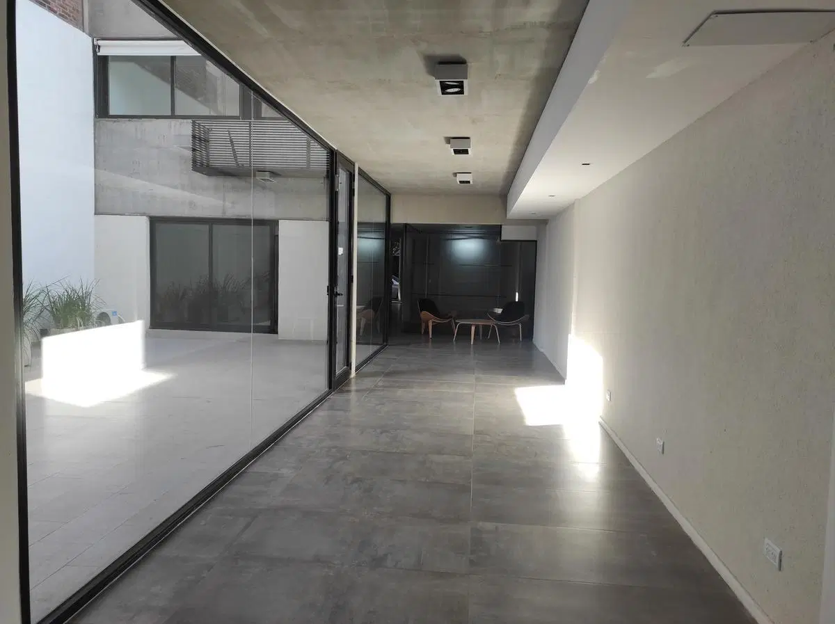 ALQUILER - Balcarce / Catamarca - OF. PB c/patio 1