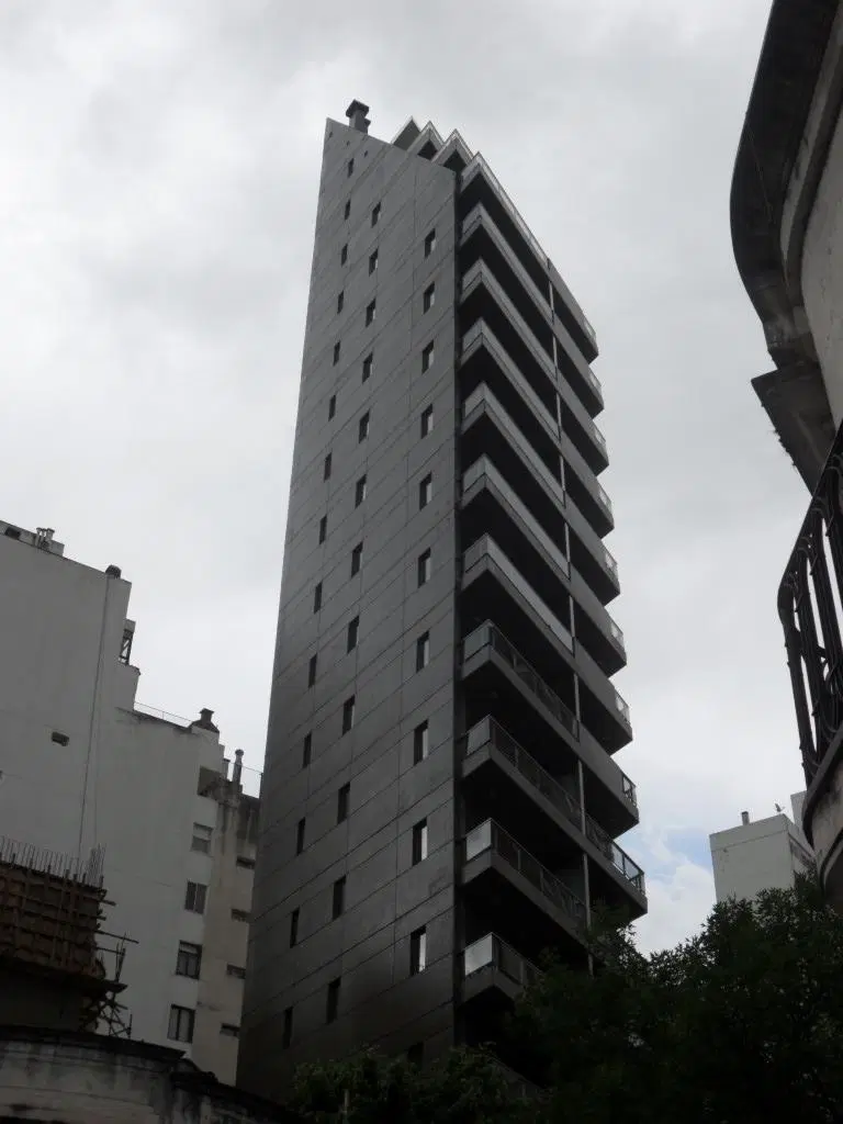 ALQUILER - Laprida / Av Belgrano - Piso exclusivo 8