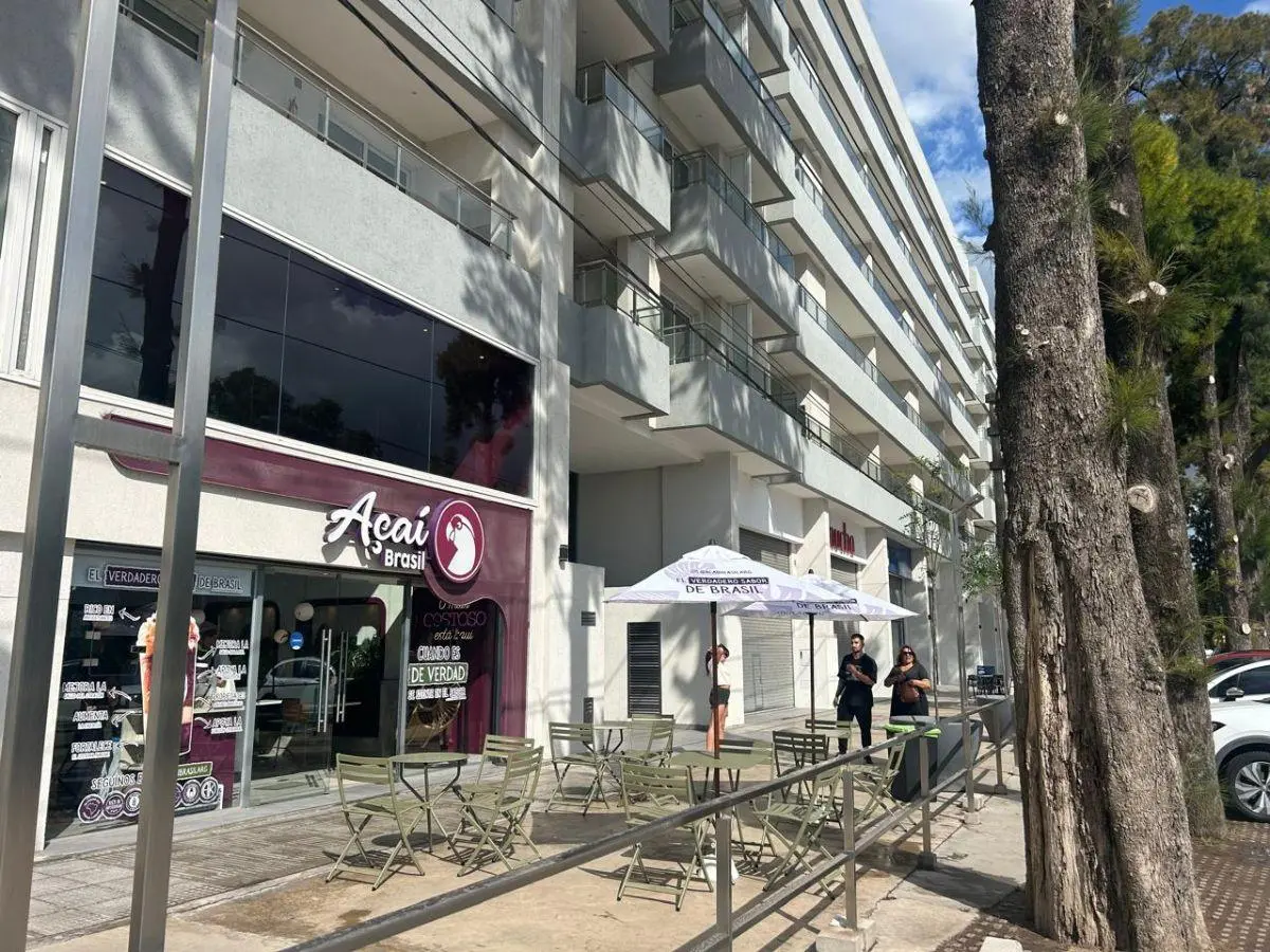 LOCAL COMERCIAL EN ALQUILER A ESTRENAR-90 M2 -SOBRE AV.MARIANO CASTEX-COMPLEJO CANNING CENTER 5