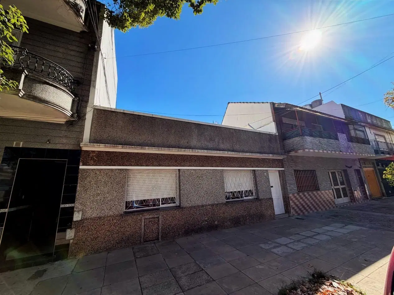 Venta casa 4 ambientes - Lote propio - Multifamiliar 2