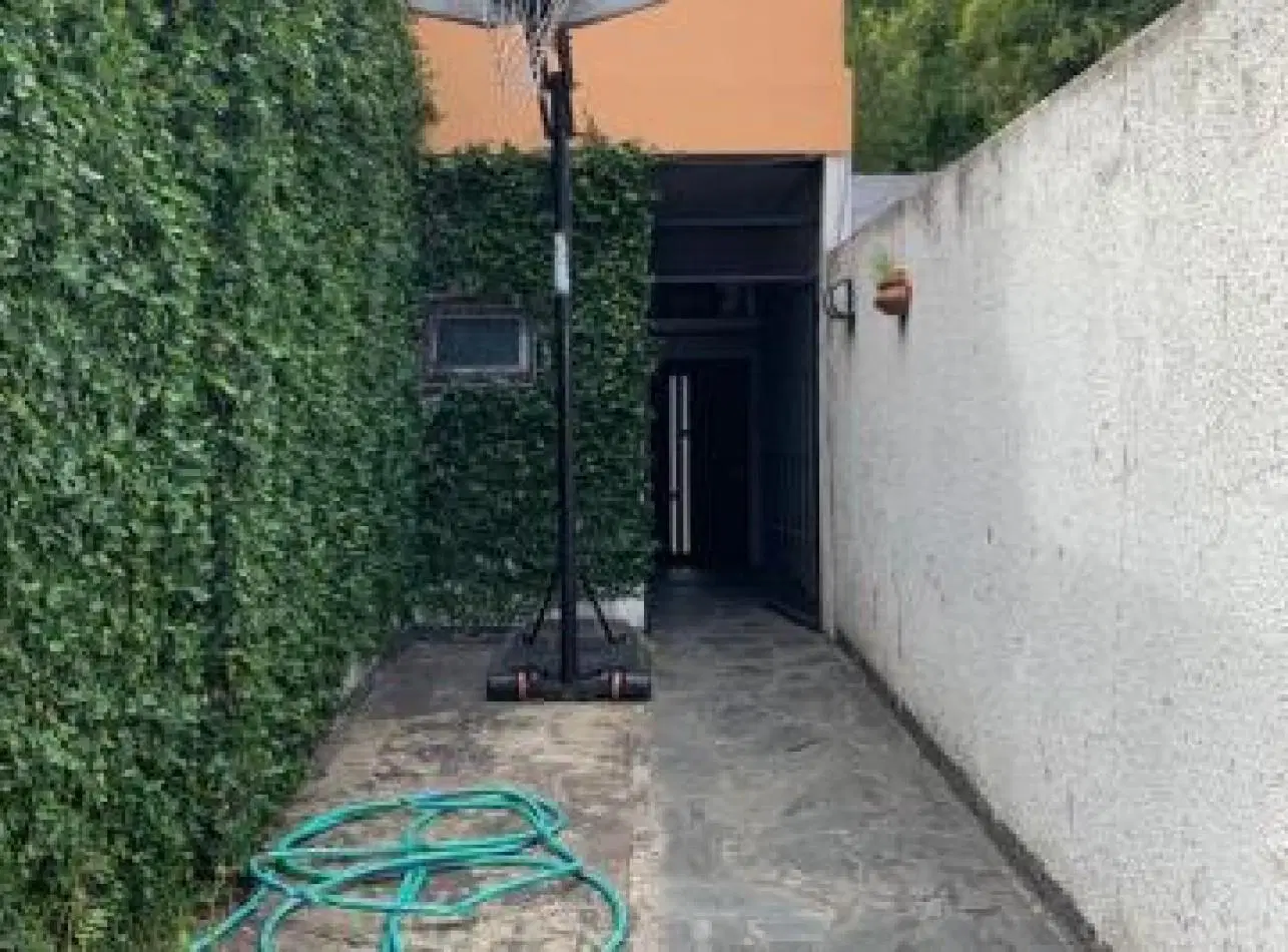 Casa con Jardin y Quincho - Excelente Ubicacion 2