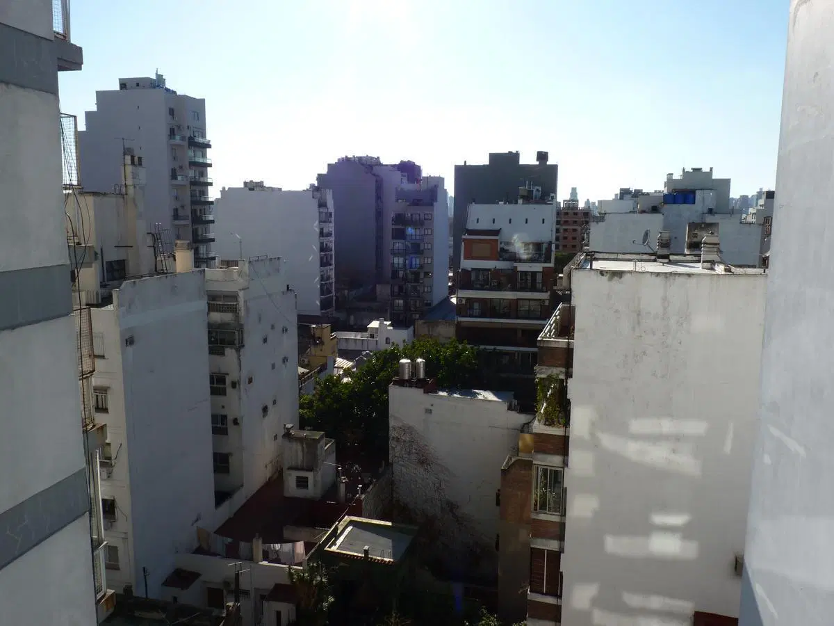 Alquila dos ambientes en piso alto muy luminoso en Villa Crespo, CABA. 5