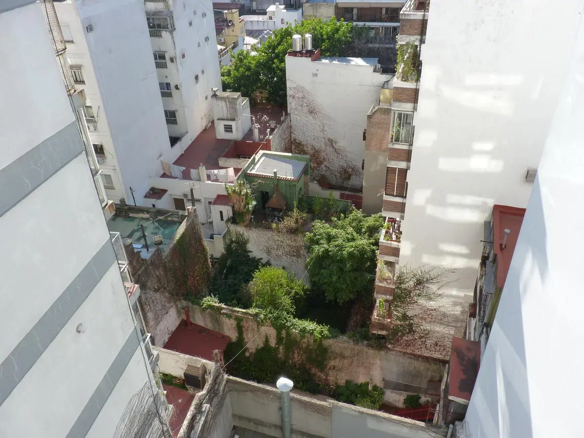 Alquila dos ambientes en piso alto muy luminoso en Villa Crespo, CABA. 4
