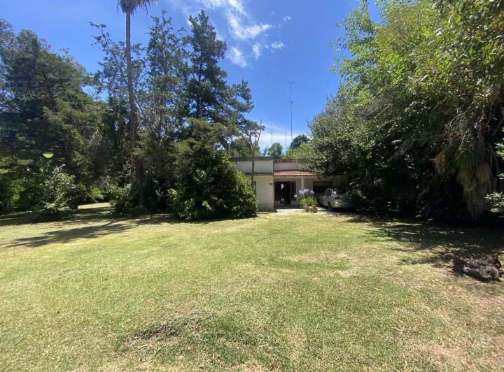 Casa en Arturo SeguI sobre un lote de 2990 mt2