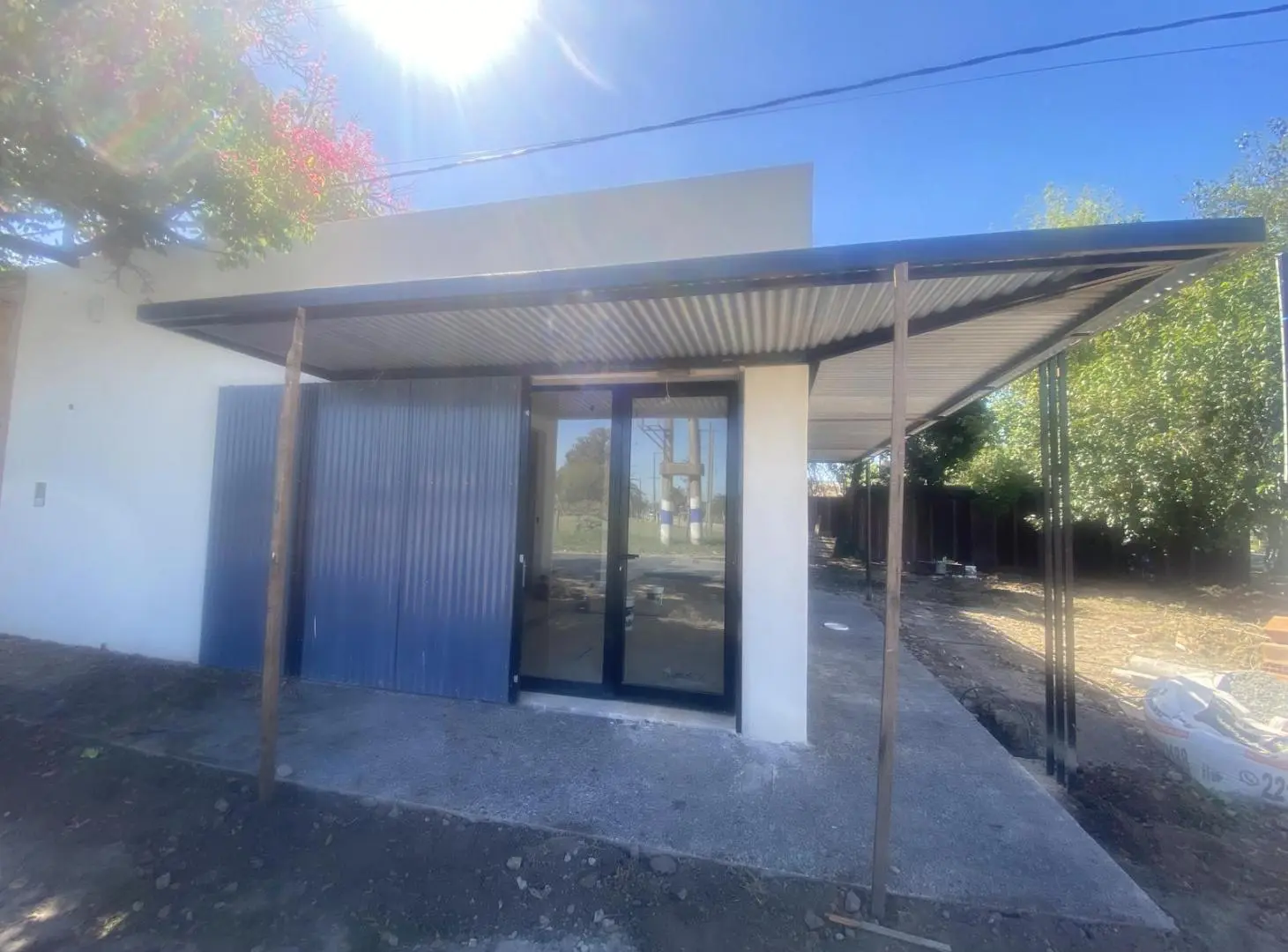 Local en Manuel B Gonnet 2