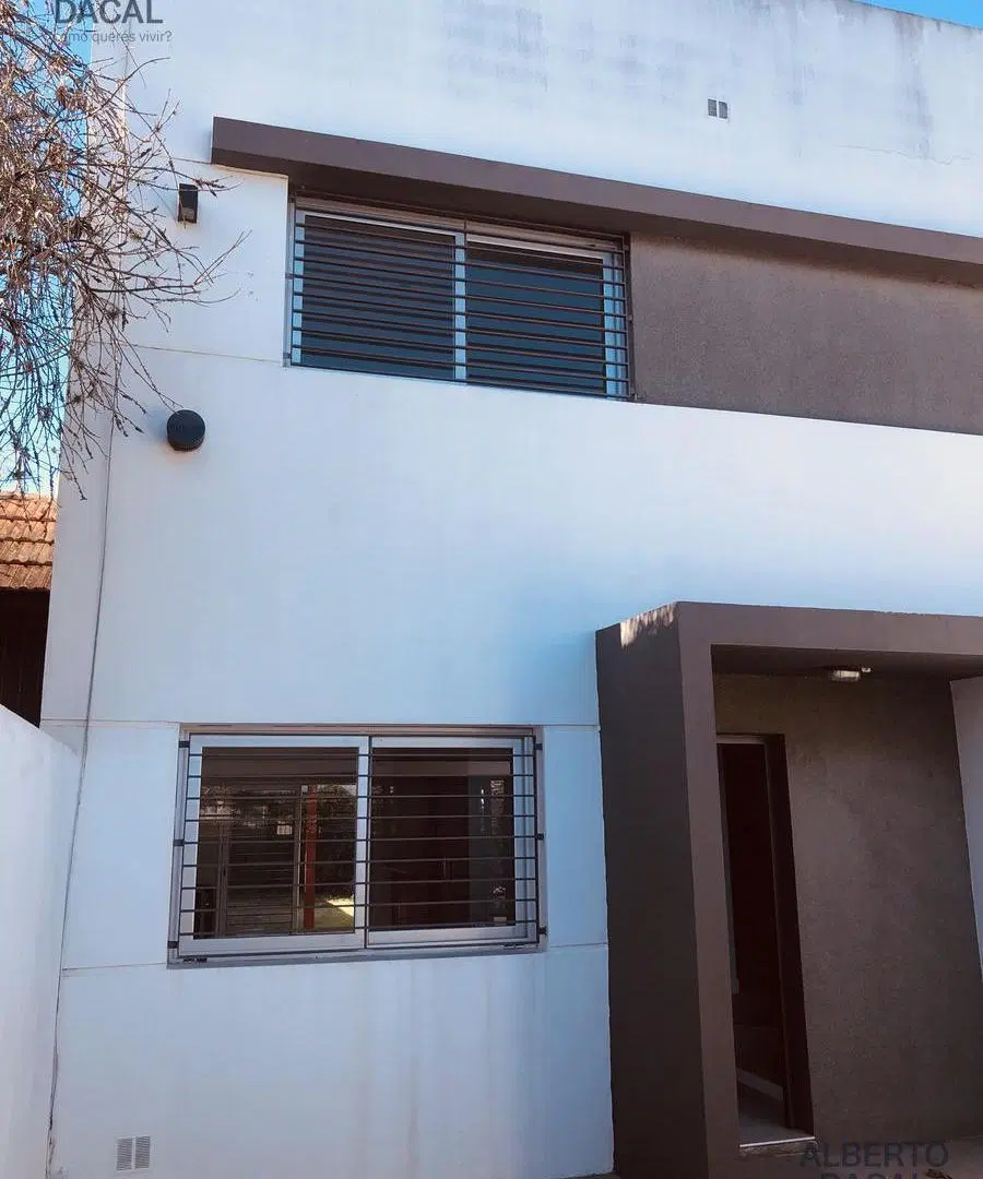 Casa - Duplex- Venta - City Bell- 2 dor. 3