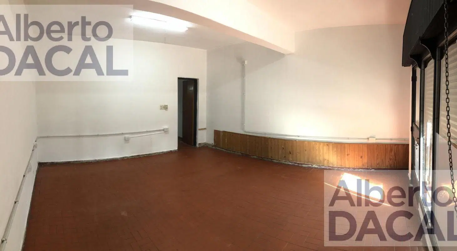 Local - Manuel B Gonnet 8