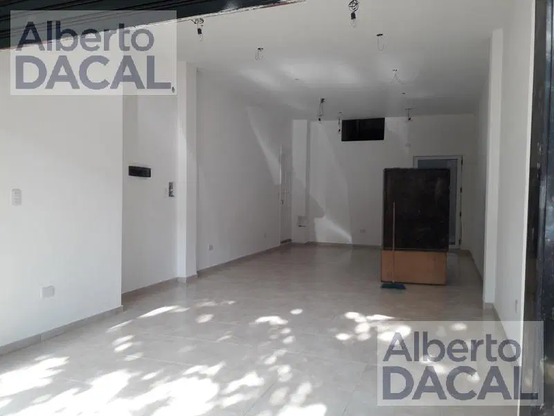 Local en Alquiler en 54/8 y 9 La Plata - Alberto Dacal Propiedades 3