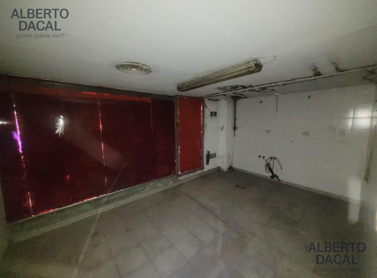 Foto de Local comercial sobre lote de 10x40, oficinas y baños en planta alta, imagen 1