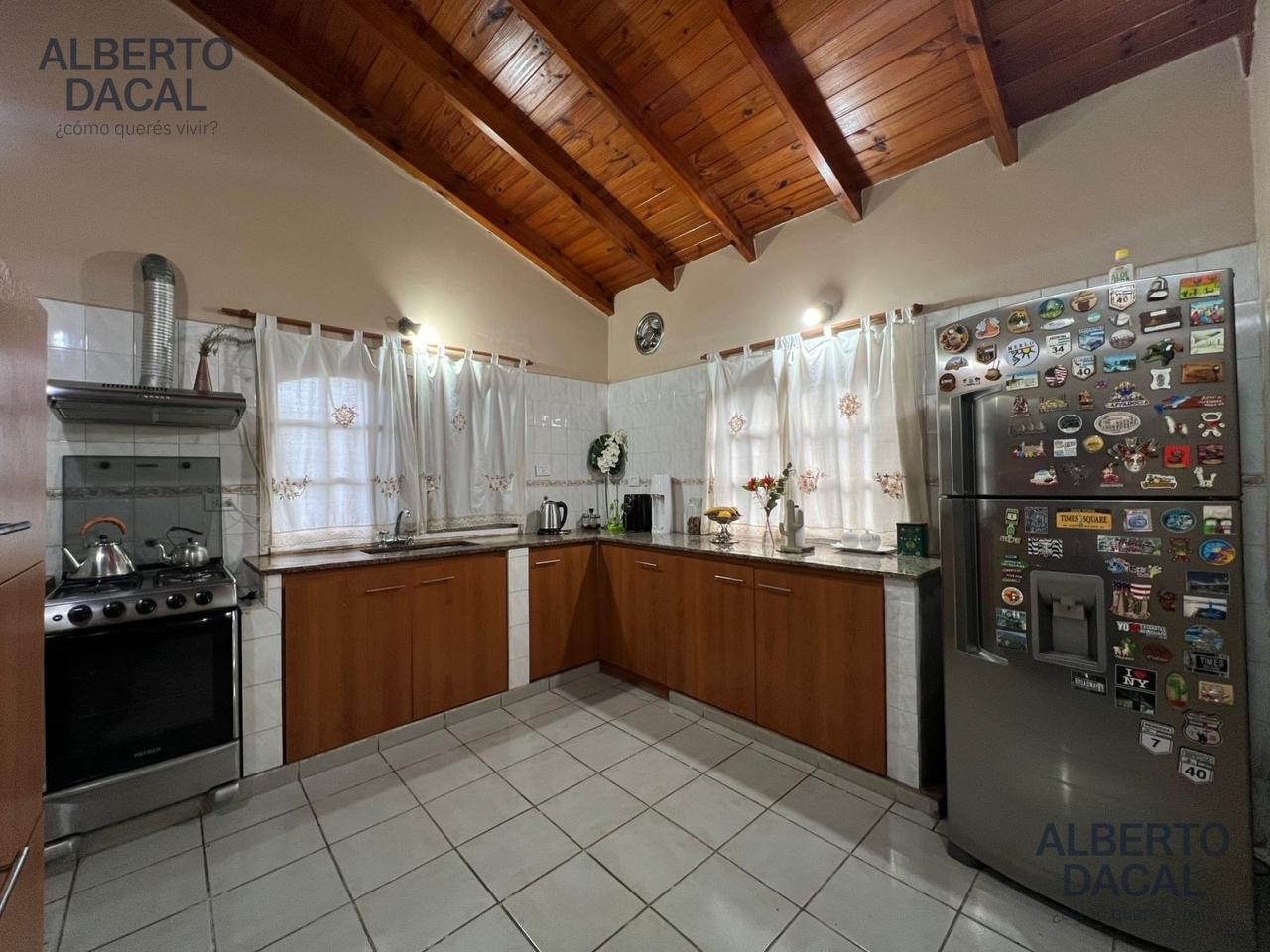 Foto de Casa de 3 dormi mas departamento 1 dormi en Villa Elisa, imagen 3