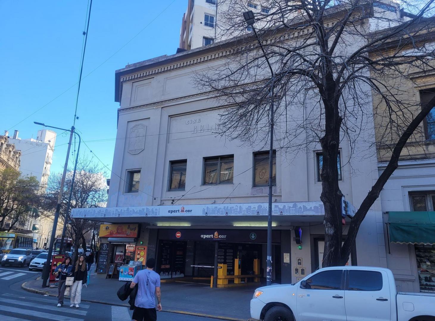 Foto de Edificio de cocheras con local comercial, imagen 1