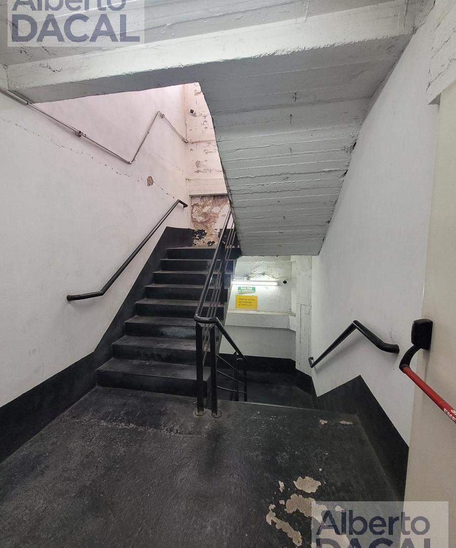 Foto de Edificio de cocheras con local comercial, imagen 5
